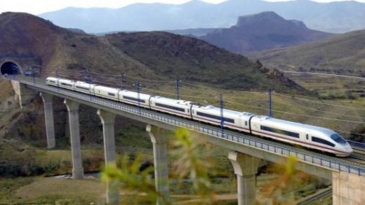 Renfe instala láminas de control solar en 20 trenes para reducir la temperatura interior