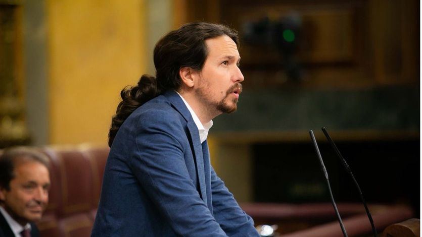 Iglesias, a Casado: 'Enseñar la tesis de fin de máster es decir 'viva el Rey''