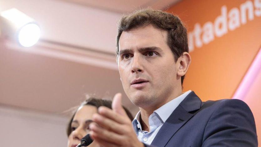 Rivera continúa su ofensiva y pide la comparecencia inmediata de Sánchez sobre tu tesis