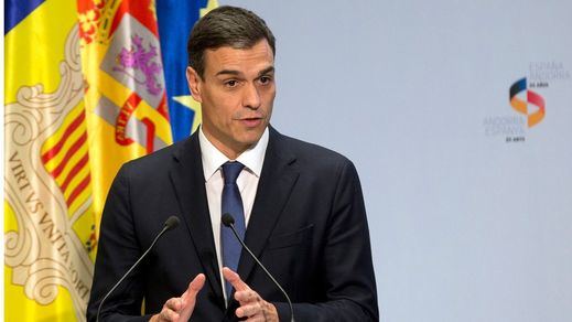 Sánchez propone una reforma exprés de la Constitución para acabar con los aforados