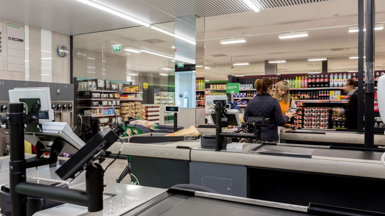 Estos son los dos supermercados más baratos, según la OCU