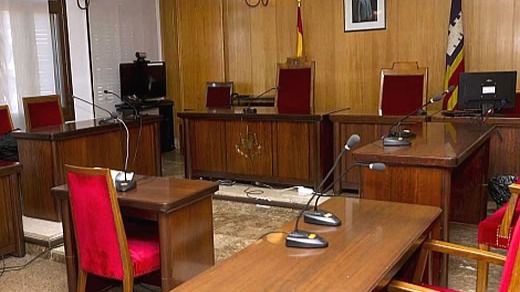 Discusiones en los Pasillos de los Juzgados