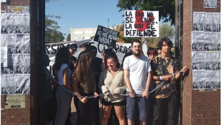 Los estudiantes de la Rey Juan Carlos piden la dimisión del rector por el escándalo de los másteres