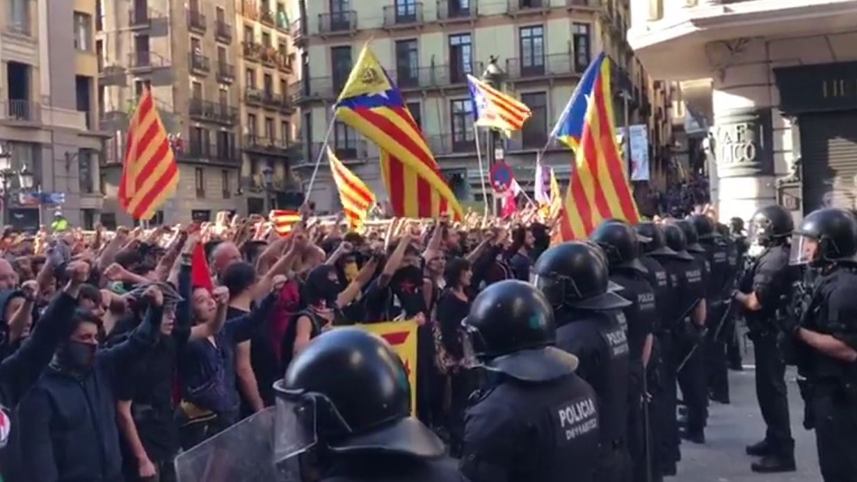 Dos detenidos en la protesta independentista contra la manifestación de policías en Barcelona