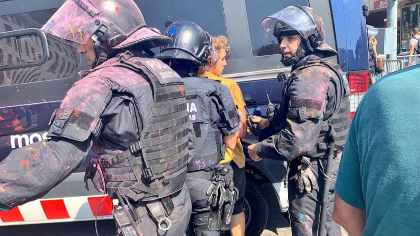 Nueva crisis en Cataluña a cuenta de la actuación de los Mossos tras cargar contra independentistas en defensa de policías nacionales y guardias civiles