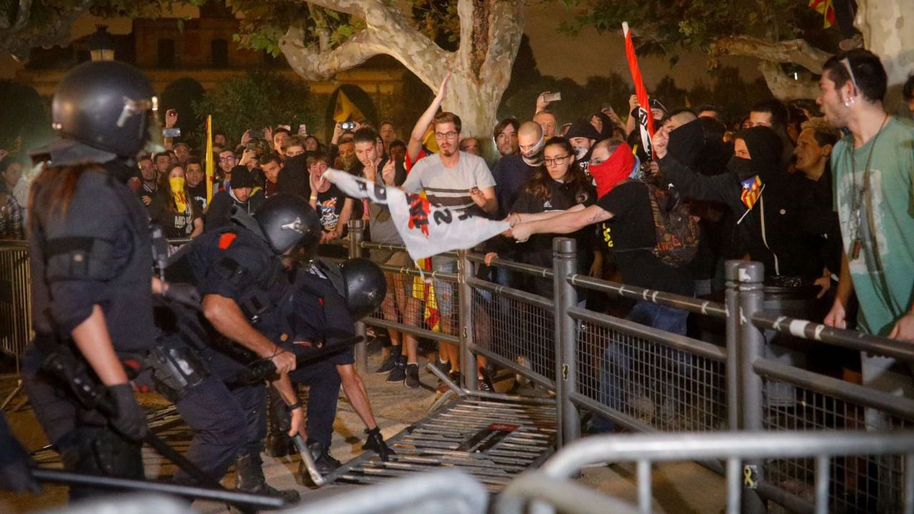 Sánchez reacciona tras la jornada de graves altercados en Cataluña: "La violencia no es el camino"