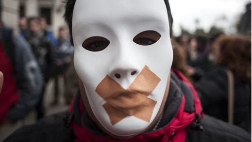 El Gobierno ofrece cambiar la 'ley mordaza' y acabar con los delitos religiosos e injurias a la Corona