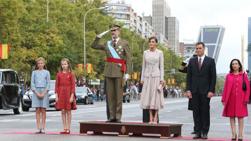 Familia real con Pedro Sánchez y Margarita Robles en el desfile del 12-O el día de la Fiesta Nacional