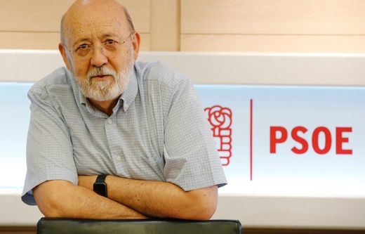 El nuevo presidente del CIS renuncia a su cargo en la Ejecutiva del PSOE