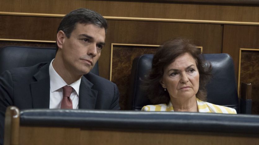 Pedro Sánchez y Carmen Calvo