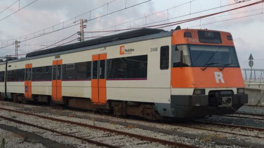 Un muerto y varios heridos en el descarrilamiento de un tren de Cercanías en Barcelona por un desprendimiento