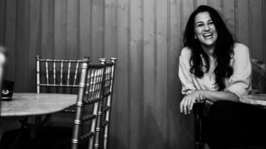Alba Carmona nos regala su maravillosa voz, con sello y vitola propios, con su primer disco en solitario (vídeo)