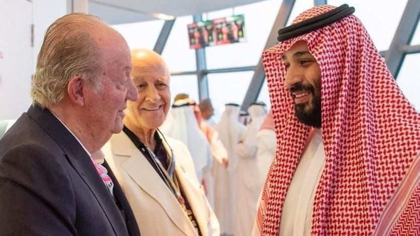 Indignación por la foto del Rey Juan Carlos con el Príncipe saudí