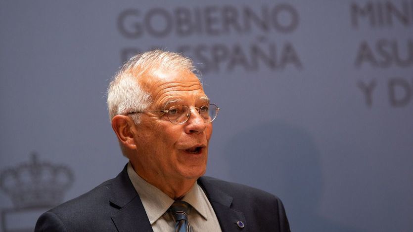 Borrell, multado por la CNMV por uso de información privilegiada; todos los partidos exigen su cabeza