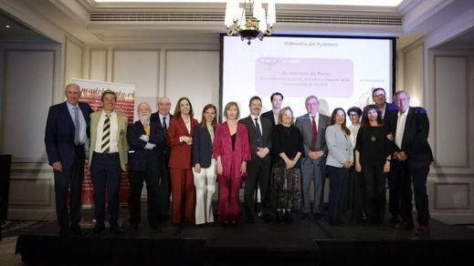 Foto de familia de los participantes en la Jornada de Turismo (Foto: Mónica González - Road Experience Audiovisual)
