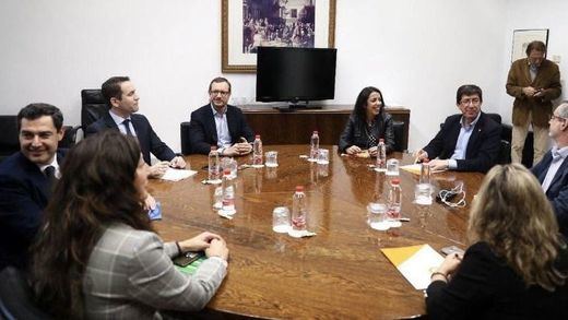 PP y Cs avanzan hacia un acuerdo de derechas en Andalucía 'sin hablar de sillones'