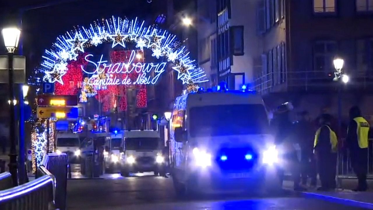 El autor del tiroteo mortal de Estrasburgo sigue huido: ya son 3 los fallecidos