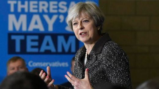 Theresa May, la superviviente: supera una moción de confianza pero a cambio de no presentarse a las urnas