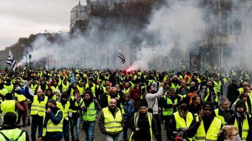 Un centenar de detenidos en Francia en las protestas de los 'chalecos amarillos'