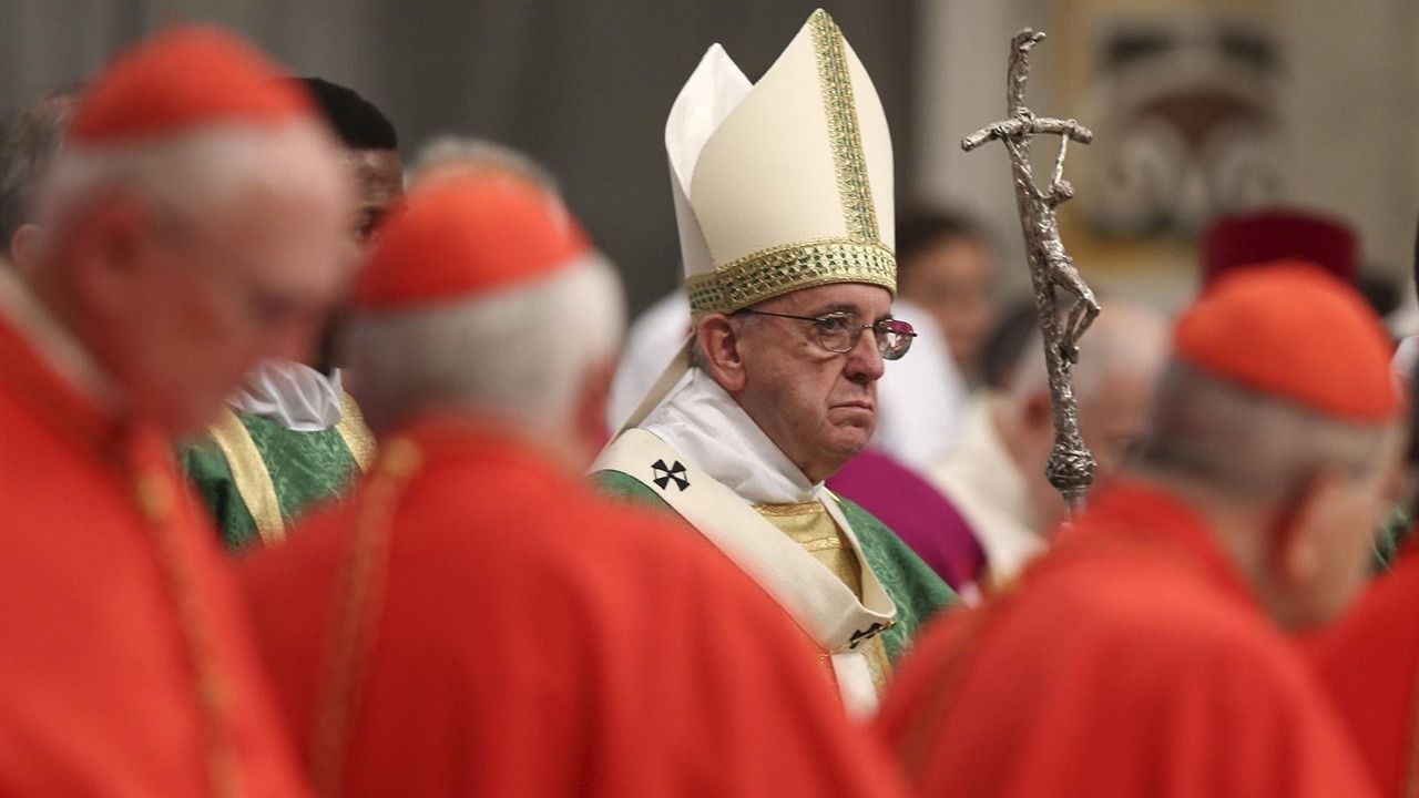 El Papa critica "la voracidad" consumista de la humanidad en su homilía de Navidad