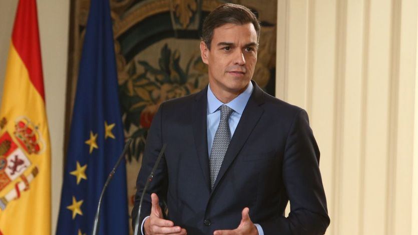 Sánchez se sube el sueldo 2.000 euros al año para 2019, pero aún queda lejos del empleado público que más cobra