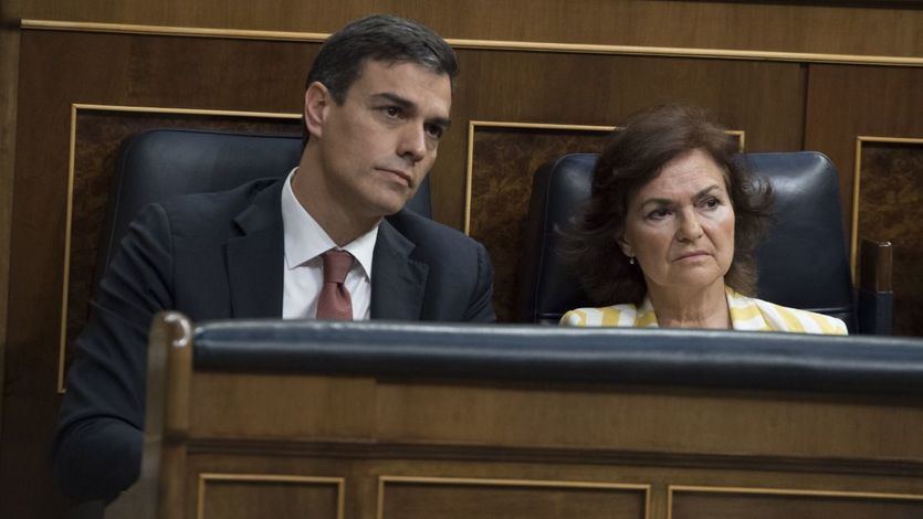 Pedro Sánchez y Carmen Calvo