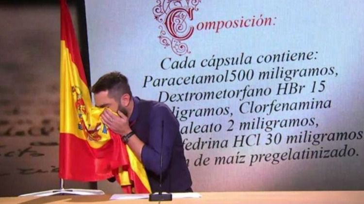 Archivada la causa contra Dani Mateo por sonarse la nariz con la bandera de España