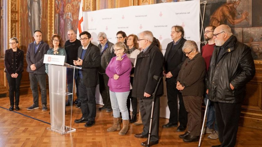 El Ayuntamiento de Barcelona retira 10 medallas franquistas