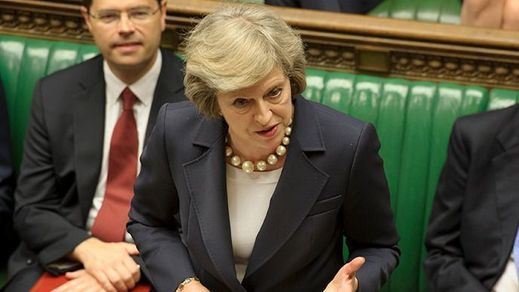Theresa May supera por los pelos la moción de censura tras su fracaso en la votación del acuerdo del Brexit