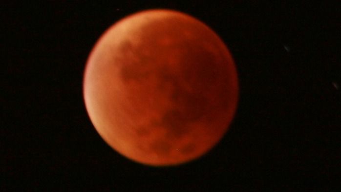 El eclipse lunar y la luna de sangre maravillan a todos los que miraron al cielo: las mejores fotos