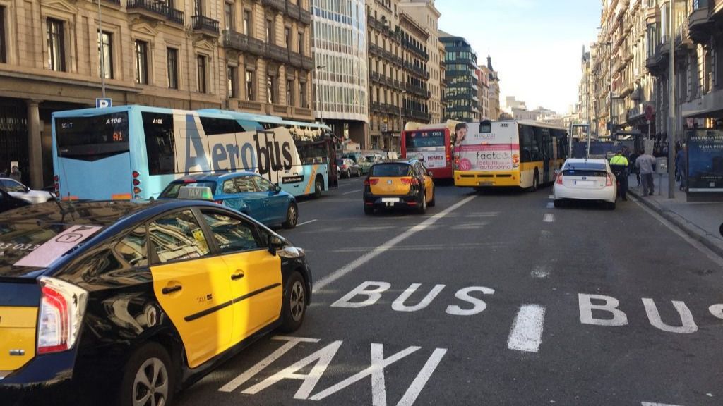 Los taxistas de Barcelona abandonan la huelga tras las concesiones del Govern