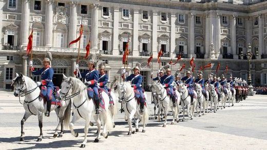 ¿Sabía que la Guardia Real española es la más antigua del mundo?