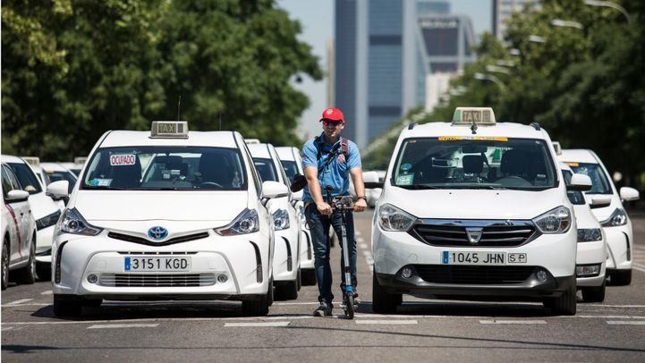 Los taxistas madrileños, desalojados de la Castellana, donde intentaban acampar