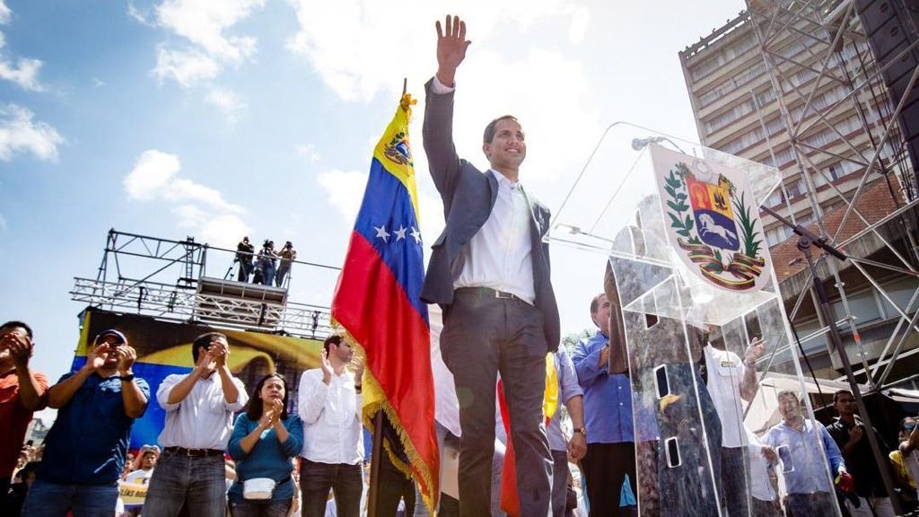 Guaidó comienza a legislar en Venezuela mientras el Papa espera su petición para hacer de mediador
