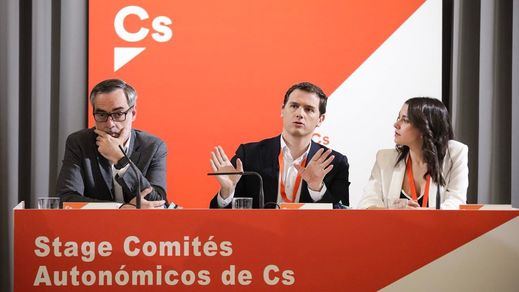 Ciudadanos abandona el centro: se compromete a no pactar con el PSOE tras las elecciones