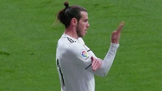 El corte de mangas de Bale se queda sin sanción para indignación rojiblanca