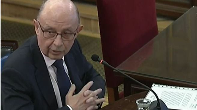 Montoro insinúa que la Generalitat pudo burlar el control de Hacienda para financiar el 1-O