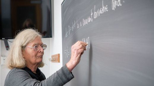 Karen Uhlenbeck, la primera mujer que gana el prestigioso premio Abel de Matemáticas