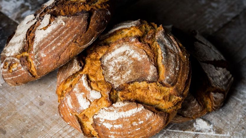 Hogazas de pan de trigo sarraceno