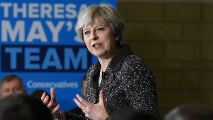 Theresa May ofrece su cabeza a cambio de que prospere el acuerdo para el Brexit