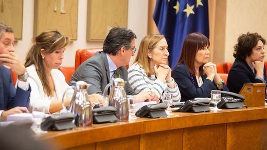 Oleada de críticas al Gobierno por aprobar sus 6 decretos con apoyos de partidos como Bildu... y Ciudadanos