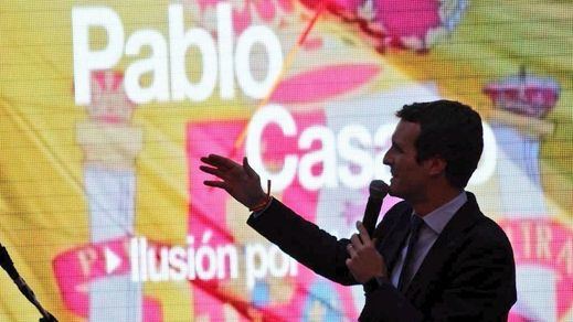 Casado amenaza con bajar el salario mínimo a los españoles y luego dice que es una 'fake new'