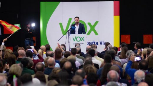 Estupor en círculos políticos ante el contenido del programa electoral de Vox