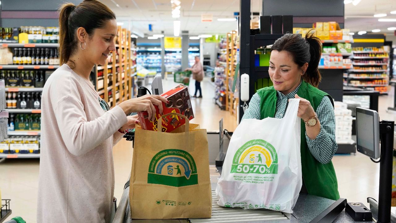 Mercadona culmina la sustitución total de las bolsas de plástico