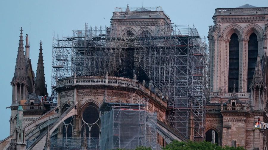 Resistió Notre Dame: se da por extinguido el incendio y salvada la estructura básica de la catedral