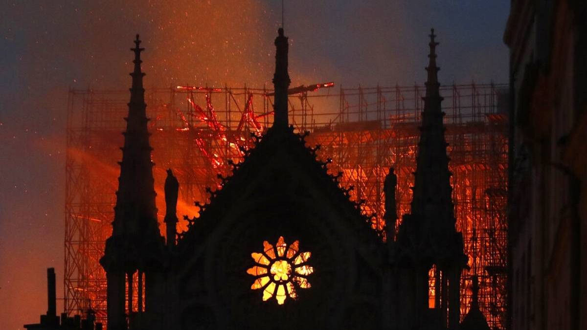 Macron asegura que se reconstruirá Notre Dame en 5 años y los expertos dudan de esos plazos