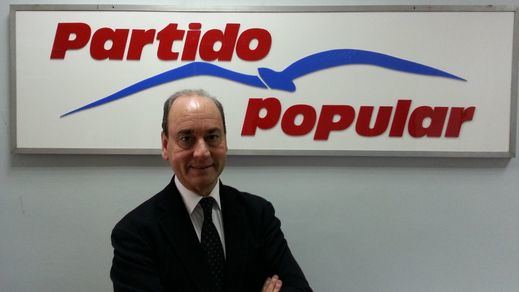 El creador de la 'gaviota' del PP echa el vuelo rumbo a Vox renegando de un animal que come basura