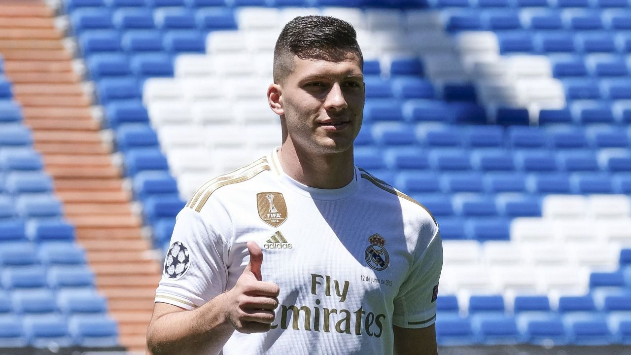 Jovic, presentado como el nuevo 9 del Madrid: "Ahora soy el chico más feliz del mundo"