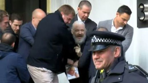 Reino Unido aprueba la extradición de Assange a EEUU