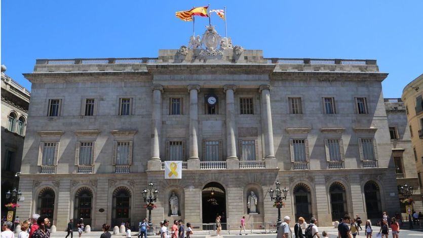 El lazo amarillo vuelve al Ayuntamiento de Barcelona